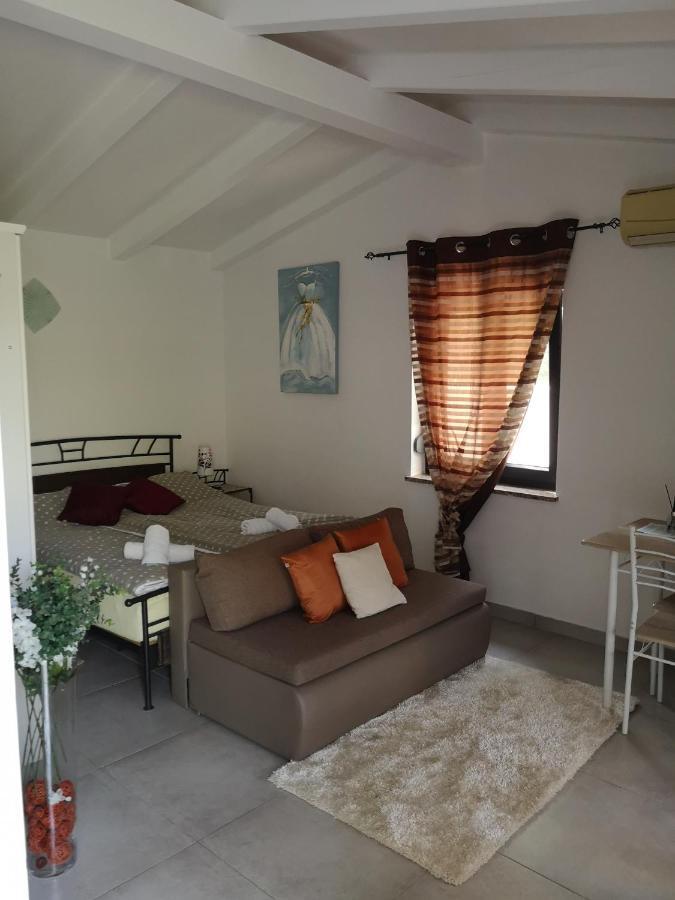 App Neno Hotel Murine Buitenkant foto